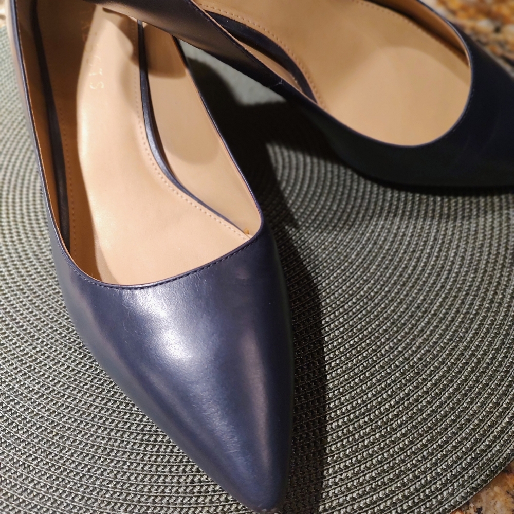 Talbots Classic Dark Blue Heels. Women's Size 9 - Picture 2 of 16